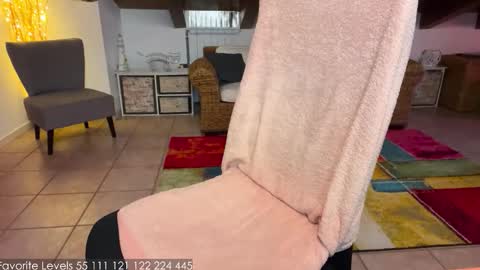 Kylie  online show from 11-13-25, 02:38