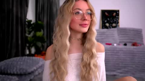 Kylie online show from 11-27-25, 10:45