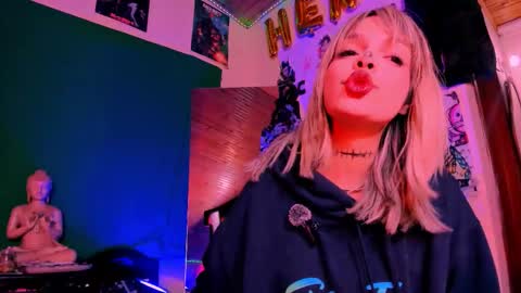 Snapshot of kyliekandy chatting on 10-22-25, 02:56 online show from 10-22-25, 02:56