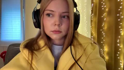 Snapshot of kyliekeathley chatting on 03-30-26, 04:19 Emilia online show from 03-30-26, 04:19