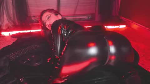 K Y L I E online show from 11-04-25, 08:19