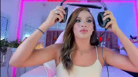 Kylie online show from 10-20-25, 04:24