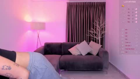 Snapshot of kyliie_jones chatting on 03-10-25, 10:59 KYLIE online show from 03-10-25, 10:59