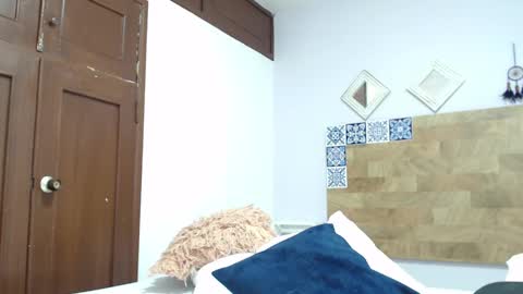 Kylie online show from 03-12-25, 02:01