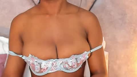 Snapshot of kyliiecooper chatting on 09-26-25, 11:25 Kylie Cooper online show from 09-26-25, 11:25