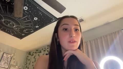 Snapshot of kyliiii chatting on 05-16-26, 12:18 kyliiii online show from 05-16-26, 12:18