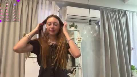 Snapshot of kymberlyrosenlof chatting on 07-08-26, 02:16 Selena online show from 07-08-26, 02:16