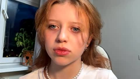 Snapshot of kyragraise chatting on 05-24-26, 06:35 Kira online show from 05-24-26, 06:35