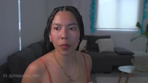 schedule 300 pm - 1100pm colombia time online show from 12-18-25, 10:16