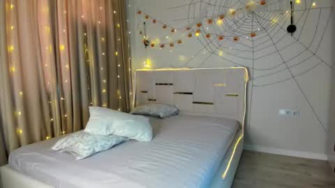 Snapshot of l1l_lola chatting on 10-31-25, 05:52 Ameli online show from 10-31-25, 05:52