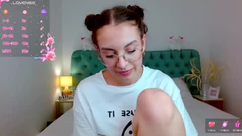 Snapshot of l1ttle_angel__ chatting on 09-13-25, 09:58 Margo online show from 09-13-25, 09:58