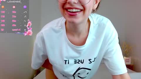 Snapshot of l1ttle_angel__ chatting on 09-14-25, 09:47 Margo online show from 09-14-25, 09:47