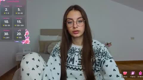 Snapshot of l1ttle_angel__ chatting on 10-12-25, 08:52 Margo online show from 10-12-25, 08:52
