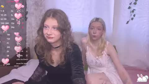 Snapshot of l1ttlekiki chatting on 06-12-26, 03:55 Sara online show from 06-12-26, 03:55