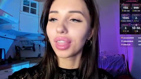 Snapshot of l1tww chatting on 02-07-25, 01:47 Malika online show from 02-07-25, 01:47