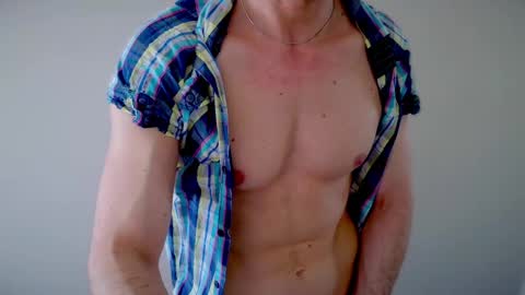Snapshot of l3xxius chatting on 05-28-26, 04:48 Alex online show from 05-28-26, 04:48