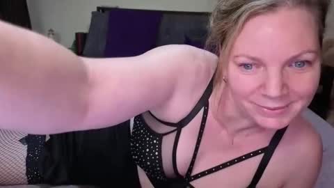 Snapshot of l4dyc4pricorn76 chatting on 02-12-26, 11:27 l4dyc4pricorn76 online show from 02-12-26, 11:27