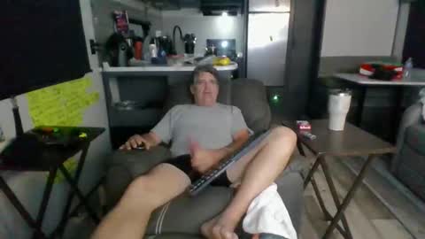 Snapshot of l8tniter chatting on 10-14-25, 03:51 l8tniter online show from 10-14-25, 03:51