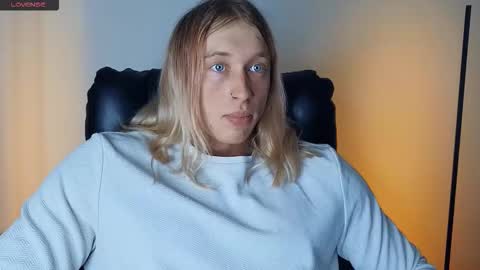 Snapshot of l_adonis_l chatting on 02-15-26, 01:41 Adonis online show from 02-15-26, 01:41