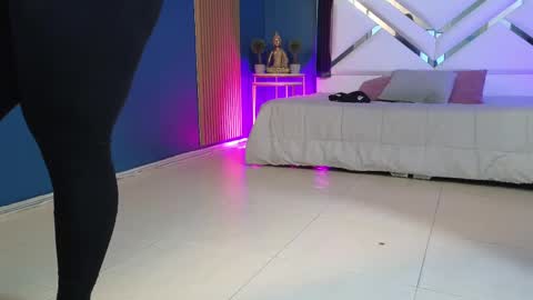 Snapshot of laady_brownn chatting on 04-27-26, 11:19 Cris online show from 04-27-26, 11:19