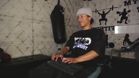 labrinthteasing online show from 09-28-25, 08:36