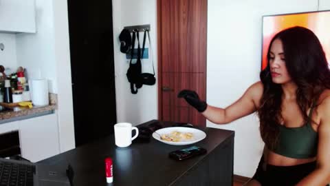 Snapshot of lachicadelcan chatting on 11-13-25, 02:27 Jazmin online show from 11-13-25, 02:27