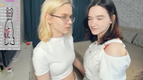 Snapshot of lacyedison chatting on 05-06-26, 07:30 Violet and Isabel online show from 05-06-26, 07:30