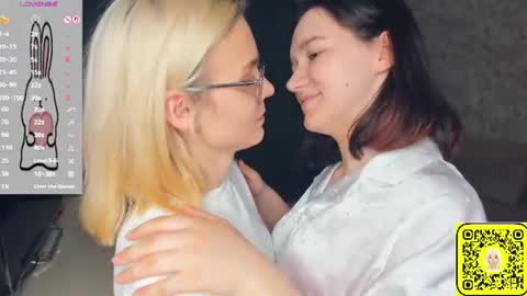 Snapshot of lacyedison chatting on 06-13-26, 07:12 Violet and Isabel online show from 06-13-26, 07:12