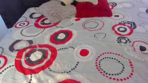 Snapshot of ladahear_ chatting on 05-29-26, 03:43 Akyra online show from 05-29-26, 03:43