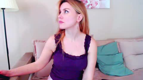 Snapshot of lady__moon__ chatting on 01-26-25, 01:04 Lady moon online show from 01-26-25, 01:04