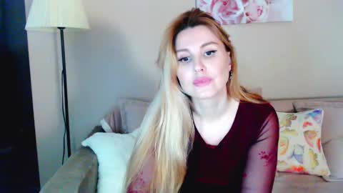 Snapshot of lady__moon__ chatting on 02-15-25, 01:05 Lady moon online show from 02-15-25, 01:05