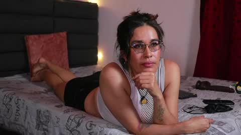 Snapshot of lady_boobs1 chatting on 04-27-26, 03:21 Kathie Dicky online show from 04-27-26, 03:21