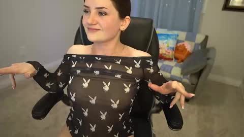 Snapshot of lady_bpd chatting on 12-17-25, 01:22 Anna online show from 12-17-25, 01:22