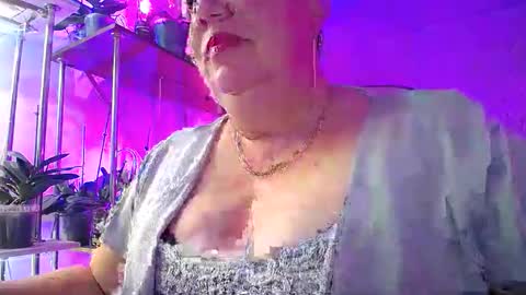 Snapshot of lady_gloria chatting on 10-27-25, 02:32 Lady Gloria online show from 10-27-25, 02:32