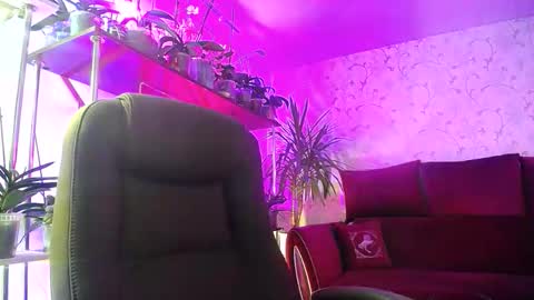 Snapshot of lady_gloria chatting on 11-11-25, 07:08 Lady Gloria online show from 11-11-25, 07:08