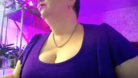 Snapshot of lady_gloria chatting on 11-19-25, 05:40 Lady Gloria online show from 11-19-25, 05:40