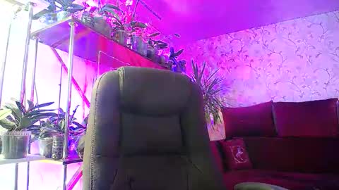 Snapshot of lady_gloria chatting on 11-27-25, 06:59 Lady Gloria online show from 11-27-25, 06:59