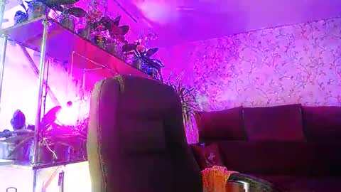 Lady Gloria online show from 04-15-26, 05:47