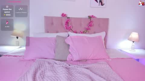 Lady  online show from 02-07-25, 10:41