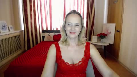 Snapshot of lady_sexy_di chatting on 03-08-25, 10:22 Diana online show from 03-08-25, 10:22