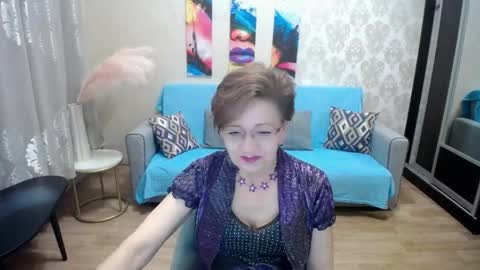 Snapshot of lady_sexy_di chatting on 12-19-25, 04:14 Diana online show from 12-19-25, 04:14