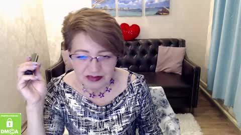 Snapshot of lady_sexy_di chatting on 02-04-26, 12:00 Diana online show from 02-04-26, 12:00