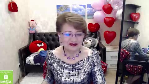 Snapshot of lady_sexy_di chatting on 02-11-26, 04:12 Diana online show from 02-11-26, 04:12