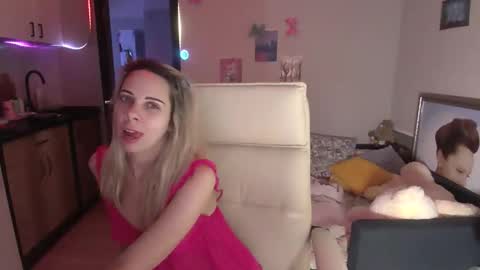 lady_smile69 online show from 10-31-25, 10:00