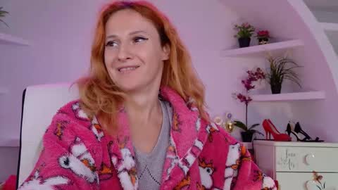 Sima Ladybigsmile online show from 09-15-25, 02:06