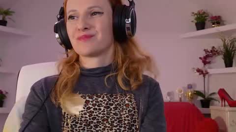 Sima Ladybigsmile online show from 09-18-25, 06:32