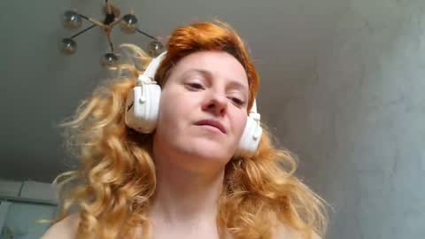 Snapshot of ladybigsmile chatting on 05-02-26, 10:09 Sima Ladybigsmile online show from 05-02-26, 10:09
