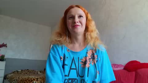 Snapshot of ladybigsmile chatting on 06-08-26, 06:47 Sima Ladybigsmile online show from 06-08-26, 06:47