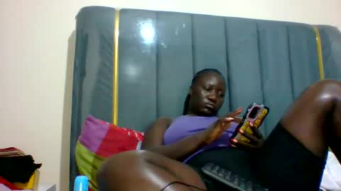 lindah32 online show from 12-22-24, 07:21