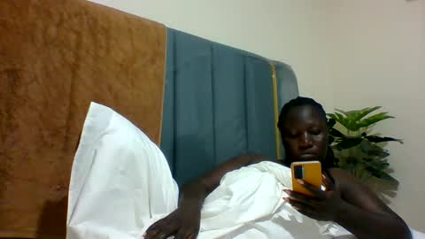 lindah32 online show from 12-30-24, 11:28